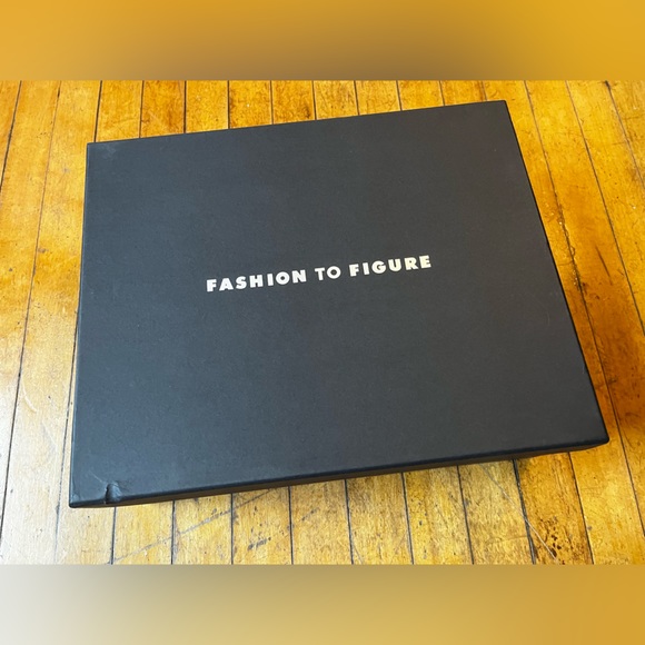 Fashion To Figure - Women's Cheyenne Heels Size 9 Wide Width - Picture 6 of 8